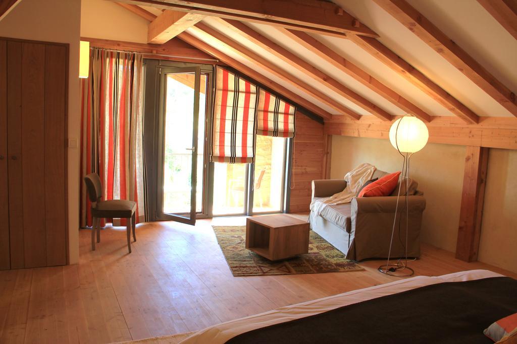 Отель Hollyoaks Estate Saint-Pons-la-Calm Номер фото
