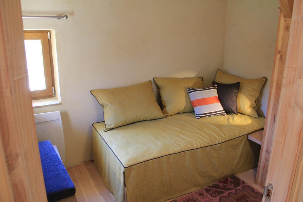 Отель Hollyoaks Estate Saint-Pons-la-Calm Номер фото